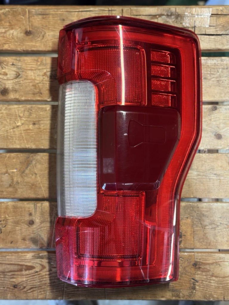 2017-2019 Ford F-250 F-350 F-450 Super Duty Taillight LED OEM Take-Off (Stock TL-067)