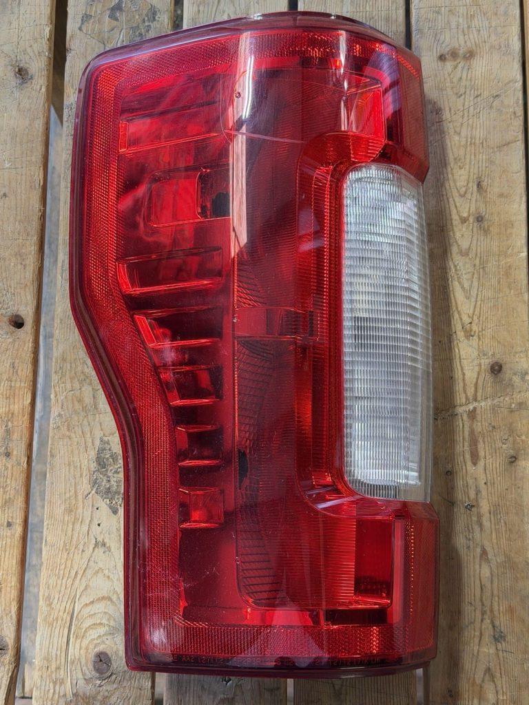2017-2019 Ford F-250 F-350 F-450 Super Duty Tail Light LH Driver Side Halogen OEM Take-Off