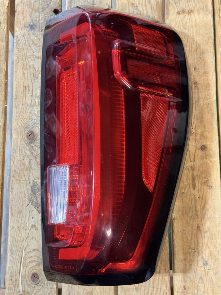 2020-2023 GMC Sierra 2500HD 3500HD Tail Light RH Passenger Side LED OEM Take-Off