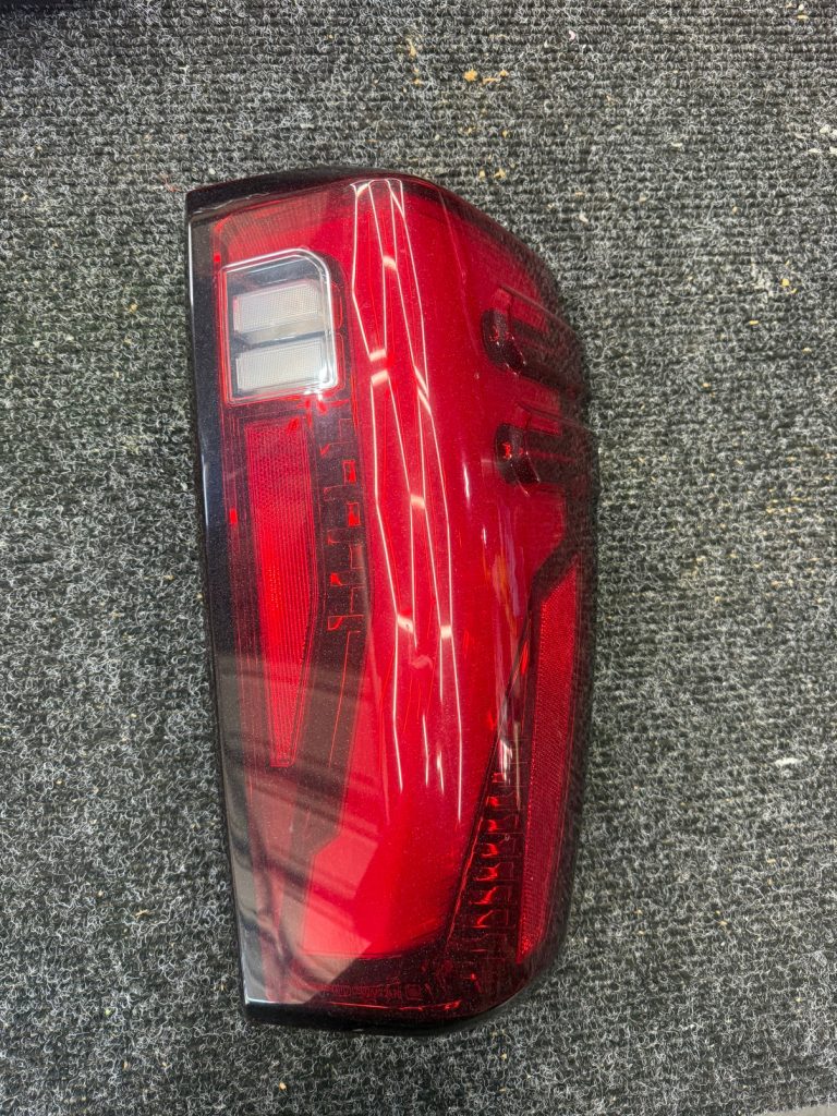 2020-2023 GMC Sierra 2500HD 3500HD Tail Light RH Passenger Side LED Denali 85095718 Used