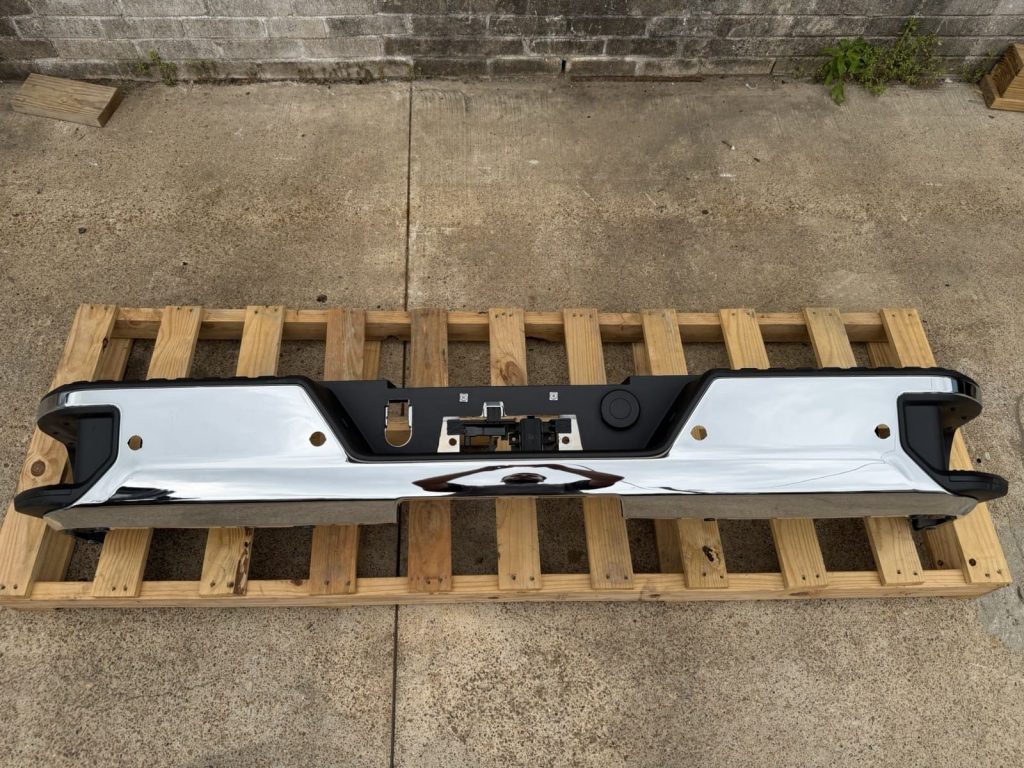 2020-2026 Chevrolet GMC Silverado 2500HD 3500HD Sierra 2500HD 3500HD Rear Bumper Chrome With Sensor Holes OEM Take-Off