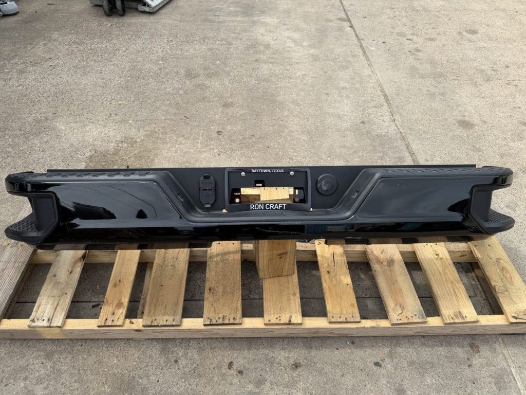2020-2026 Chevrolet GMC Silverado 2500HD 3500HD Sierra 2500HD 3500HD Rear Bumper Black No Sensor Holes OEM Take-Off