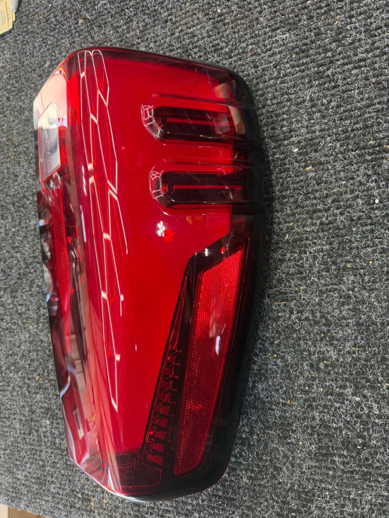 2024-2026 GMC Sierra 2500HD 3500HD Tail Light RH Passenger Side LED Denali 86286826 Used