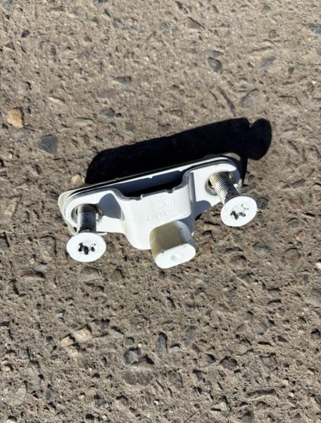 GM 15206082 Left Lower Rear Tailgate Hinge (Complete With Hardward)